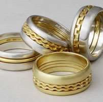 2-D wedding bands in mixed metals